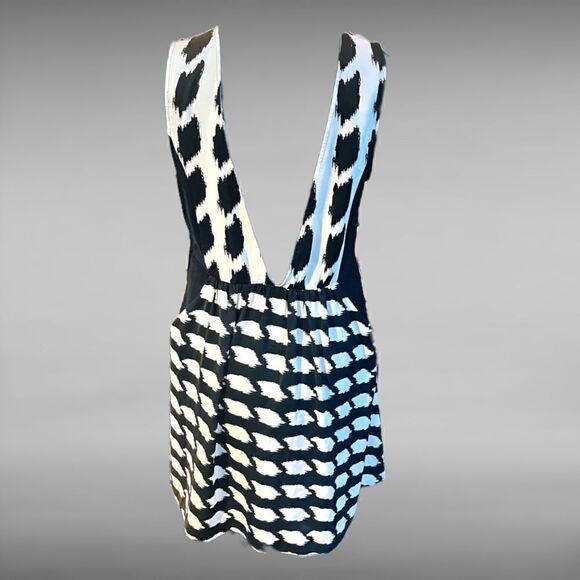 Nwt Urban Outfitters Silence + Noise Abstract Black & White Dress Size 8 - Picture 2 of 4